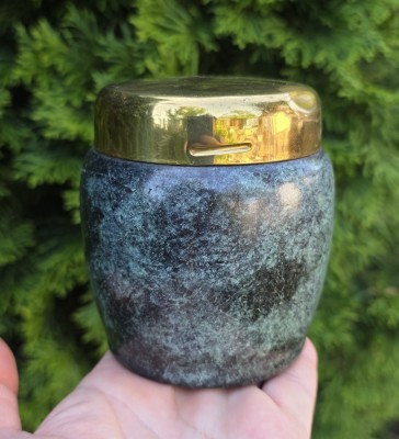 DISPENSER PENTRU TIGARI DIN ALAMA, METAL SI PLASTIC, ANII&amp;#039;50 foto