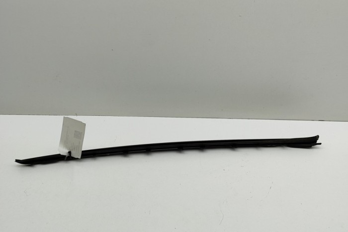 Ornament vertical parbriz st&acirc;nga BMW 3 G20, G28 2022 OEM: 7427873 | 31203755