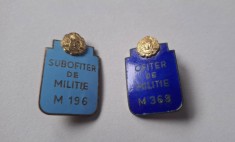 Lot insigne Miliție, pt Subofițer și Ofițer, ambele &icirc;n stări impecabile