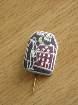 QW9 N6 3 - insigna - orase - Riga foto