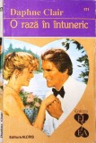O RAZA IN INTUNERIC-DAPHNE CLAIR-343753