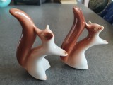 Doua veverite din portelan, inaltime 10 cm