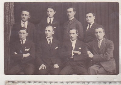 bnk foto Portret - Grup de barbati - Foto Lux Iasi foto