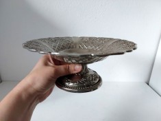 Fructiera cu picior, metal, veche vintage, decor struguri si vita, 8cm inaltime foto