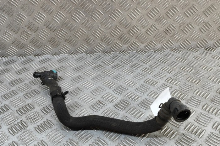 Furtun de lichid de răcire JAGUAR F-PACE X761 2022 OEM: M8A2-8C424-BB | 31650578