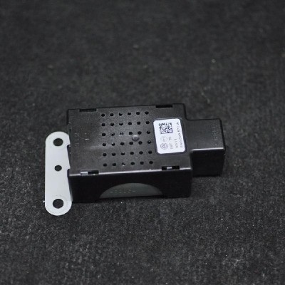 Amplificator de antena VW TIGUAN 5N_ 2012 OEM: 5N0035570A 2102833 foto