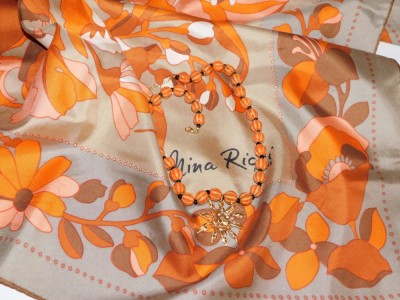 NINA RICCI , ESARFA VINTAGE MATASE NATURALA PLINA, COLIER NOU PORTELAN , CADOU foto