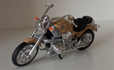 Macheta motocicleta BMW R1200C Cruiser bej - Welly 1/18 foto