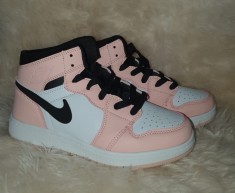 Adidasi fete Nike Air Jordan alb/roz masura 34 eu noi foto