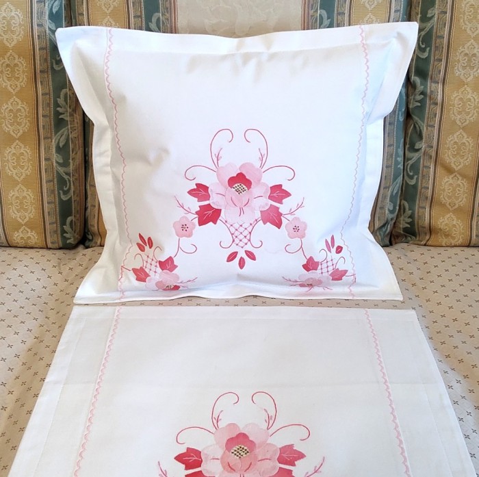 Set 2 Fete de pernuta, Vintage din bumbac cu broderie manuala tip quilt, aplicata.