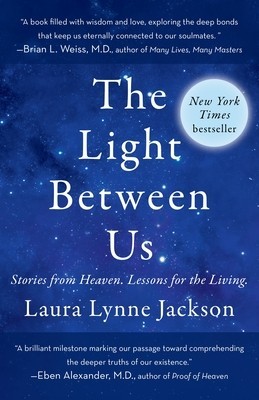 The Light Between Us: Stories from Heaven. Lessons for the Living. foto