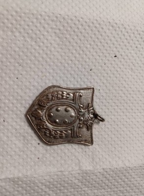 Pandativ vintage cu blazon si floare de crin foto