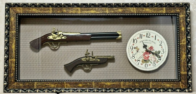 panou/tablou arme decorative de epoca cu ceas foto