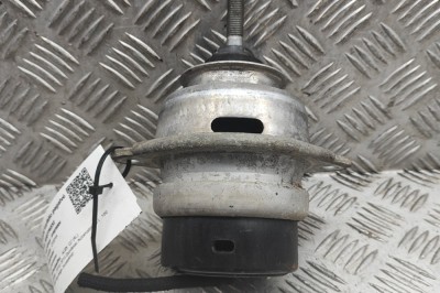 Suport motor st&amp;acirc;nga AUDI Q7 4L 2014 OEM: 7L8199131F | 30779332 foto