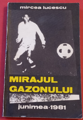 Carte fotbal - &amp;quot;MIRAJUL GAZONULUI&amp;quot; Mircea LUCESCU foto