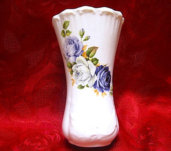 VAZA PORTELAN ENGLEZESC FINE BONE CHINA DECOR NUNTA DE ARGINT CU TRANDAFIRI 18CM