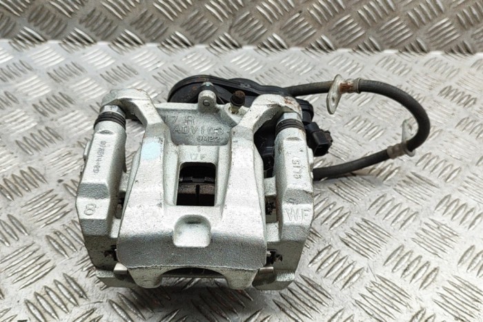 Etrier de fr&acirc;nă dreapta spate TOYOTA SIENNA _L4_ 2020 OEM: 47830-08020 27192894