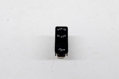 Port USB/AUX-In BMW 3 F30, F80 2015 OEM: 9229246 14607595 foto