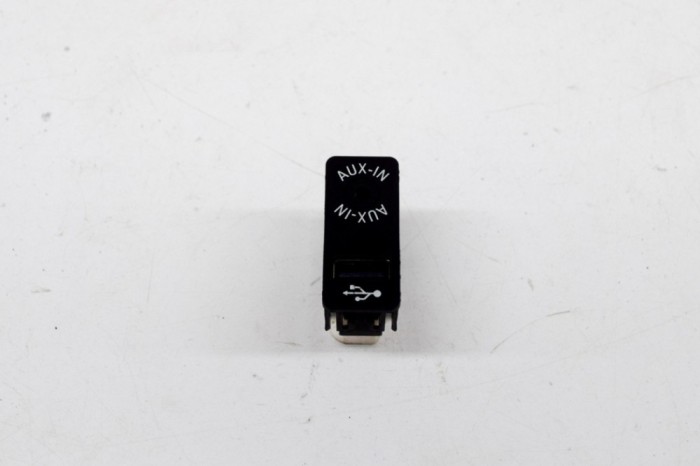 Port USB/AUX-In BMW 3 F30, F80 2015 OEM: 9229246 14607595