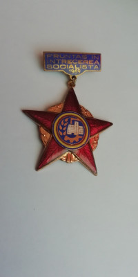 QW9 L 44 - Insigna - tematica comunism - Fruntas in intrecerea socialista - 1969 foto