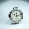 L Ceas vechi de masa desteptator, defect, diametru 12,5 cm