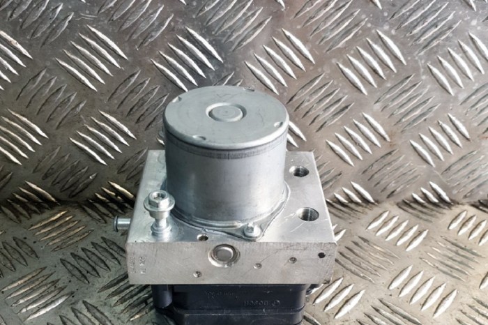 Pompa ABS TESLA MODEL 3 2018 OEM: 1044745-00-B,1044741-00-D,0265257793,0265956665,2265106527 11322304