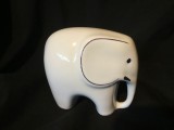 Decor / Vintage - Bibelou elefant din portelan romanesc perioada comunista !