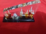 Castel plexiglas Vintage Epoca de Aur Nicolae Ceausescu anii 70-80,T. GRATUIT