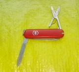 G935-I-Briceag mic dama VICTOR-INOX Elvetia Rostfrei otel stare foarte buna. Lungime 6 cm, latime 1,5 cm.