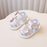 Sandalute albe cu piuitoare si floricele aplicate (Marime Disponibila: 6-9 luni