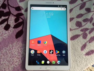 TABLETA SAMSUNG GALAXY TAB E 9.6 MODEL SM-T560 IMPECABILA.CITITI CU ATENTIE ! foto