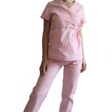 Cumpara ieftin Set Costum Medical Complet Dama, Roz: Scrub, Saboti si 6 Stickere