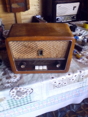 Radio vechi pe lampi Eumigette W An1955 foto