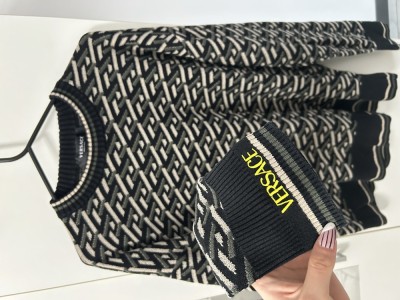 pulover Versace foto