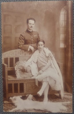 Capitan cu iubita, fotografiati la Constanta// foto tip CP foto