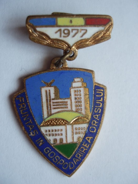 ROMANIA - INSIGNA FRUNTAS IN GOSPODARIREA ORASULUI, 1977, RSR, IM1.170