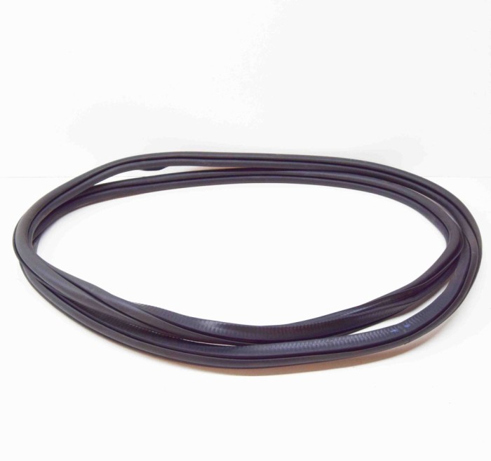 Garnitura ușă st&acirc;nga spate VW TIGUAN AD1 2019 OEM: 5NN867913