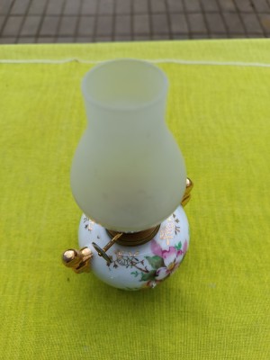 Lampa decorativa cu rezervor din portelan si sticla mata foto