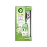 Cumpara ieftin Odorizant camera Air Wick plus rezerva frezie si iasomie 250 ml