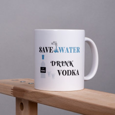 Cană personalizată &amp;quot;Save water, drink vodka&amp;quot; Roz interior foto