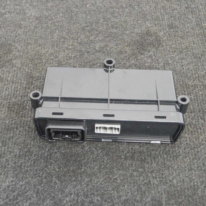 Modul de control trapa TESLA MODEL S 2017 OEM: 1007512-00-CA-0753G03A | 4089046
