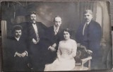 Foto veche tip CP/ Familie burgheza / Fotoglob Institutul Modern Foto Bucuresti