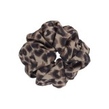 Scrunchie-ul puternic Leopatra cu mușcături inovatoare