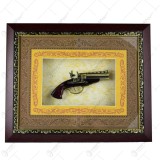 Tablou decorativ cu o arma realizata din lemn si metal &ndash; Design Vintage (Tip 2)