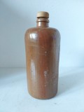 Sticla de ceramica gresie, vintage, 20cm inaltime x cca 8cm diametru, cu dop de pluta si lemn