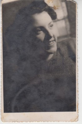 QW18 55 - Fotografie foarte veche - frumoasa domnisoara - anii 1950 foto