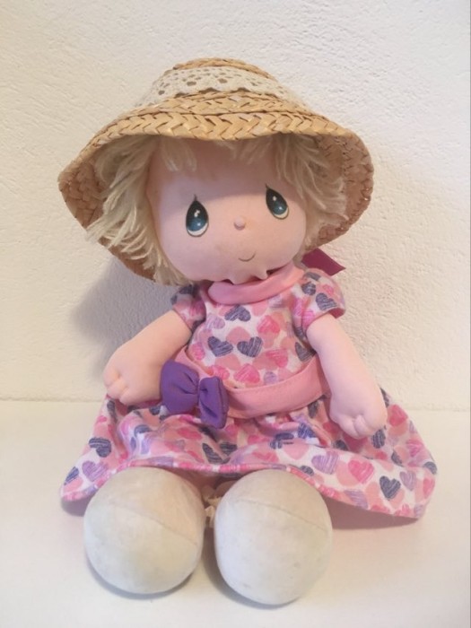* Papusa cu cutie muzicala incorporata, misca capul pe melodie, marca Applause