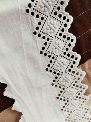 Broderie, metraj foto