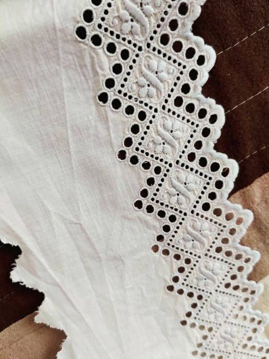 Broderie, metraj