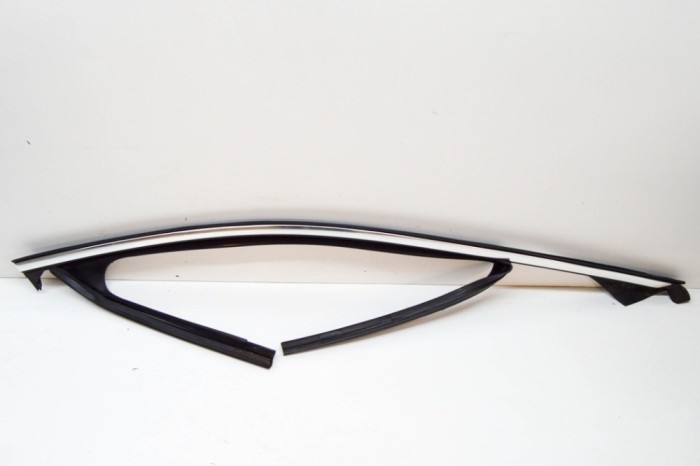 Bandou superior ușă dreapta față MERCEDES-BENZ C W205 2014 OEM: A2057250225 18042927